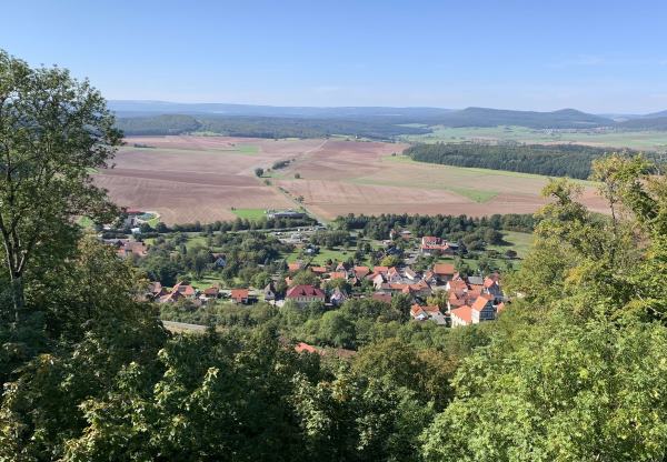 Oktober 23 Blick von der Burg Henneberg zur Rhön Foto Rudi Dittmar