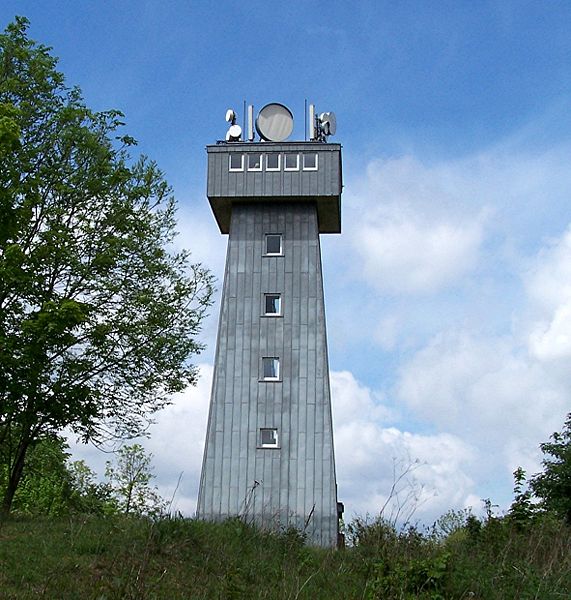 Turm mit Verkleidung